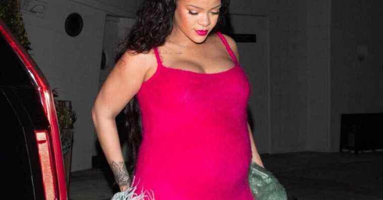 Pregnant Rihanna: mini mini and flashy dress for a remarkable outing to the restaurant