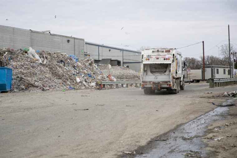 Recyclable materials |  The Saint-Michel sorting center is still overflowing