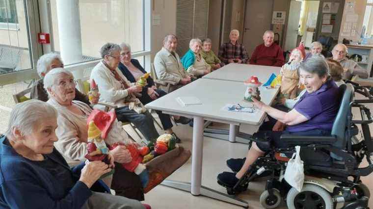 Residents of an EHPAD in Charente decorate their retirement home with garden gnomes