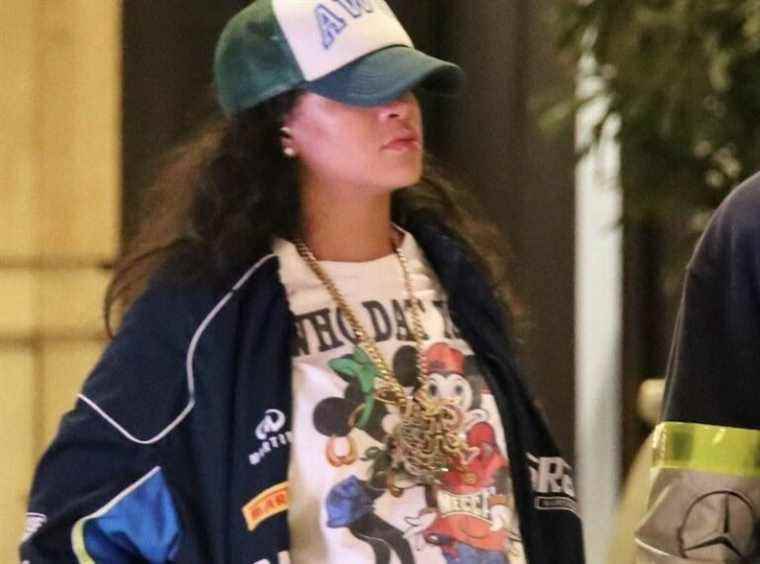 Rihanna, pregnant, has just made a huge fashion faux-pas… the “worst dress” in history!