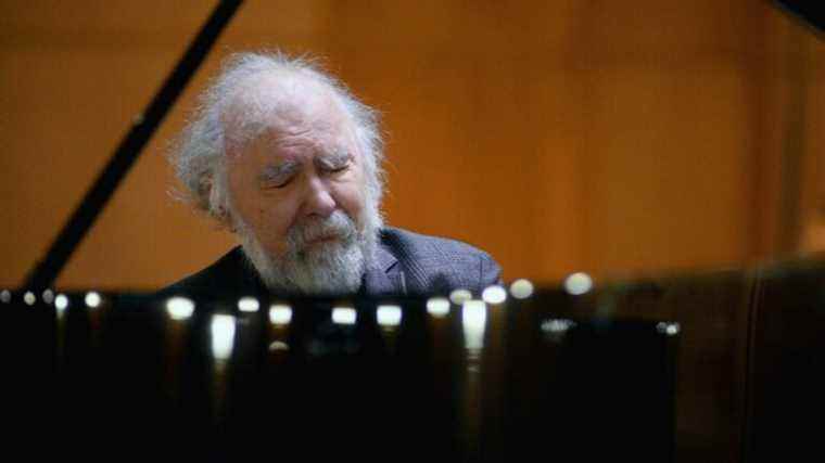 Romanian Radu Lupu, “piano magician”, dies at 76