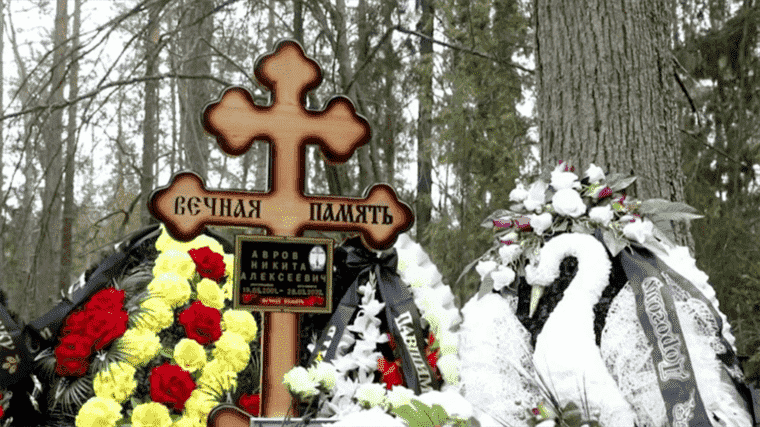 Russia buries its soldiers and continues its propaganda