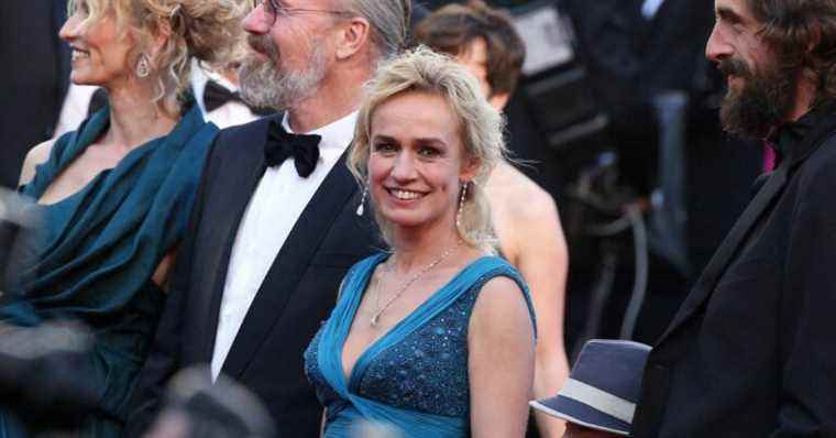 Sandrine Bonnaire: Her daughter finds a smile after the death of her father … thanks to her darling!