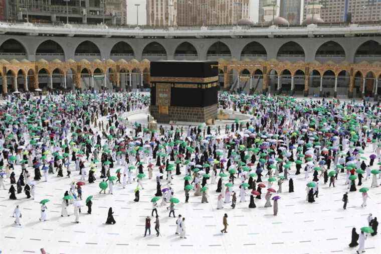 Saudi Arabia to allow 1 million pilgrims to Mecca