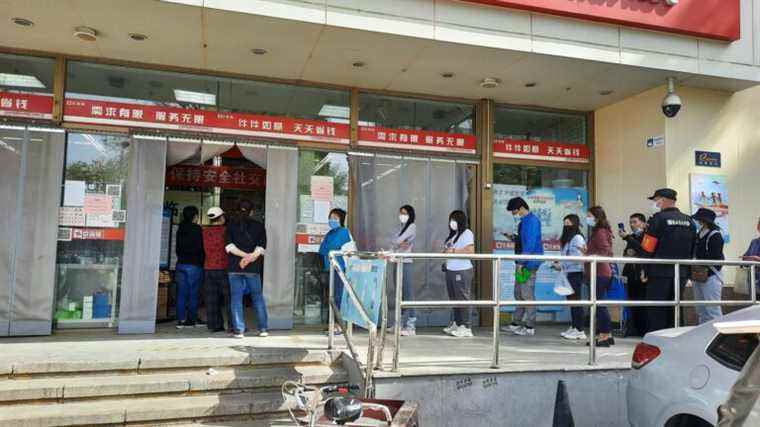 “Shanghai residents advised us to buy rich and nutritious food”, testify customers of a Beijing supermarket who fear confinement