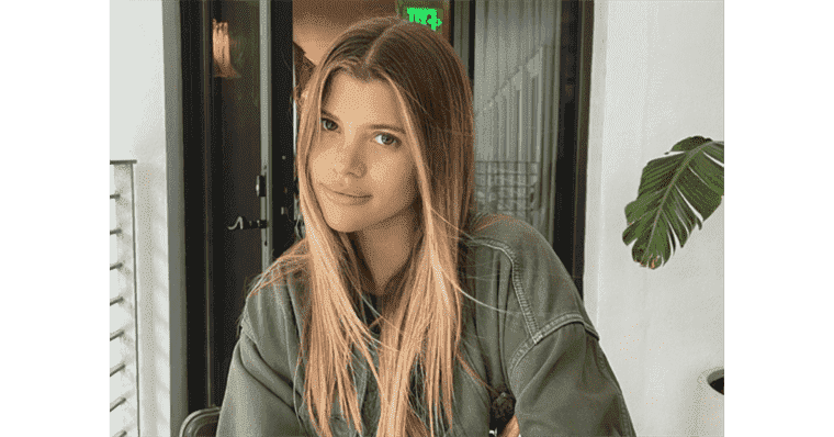 Sofia Richie is engaged!  Photos of the romantic request and the sublime diamond