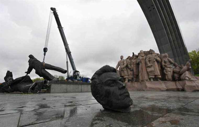 Soviet-era statue decapitated in kyiv