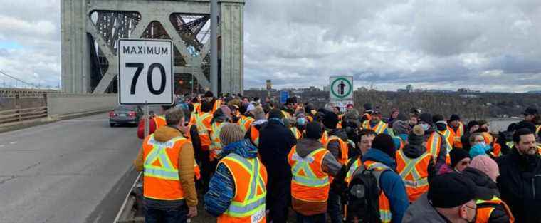 Strike by government engineers: more than 700 people storm the Quebec Bridge