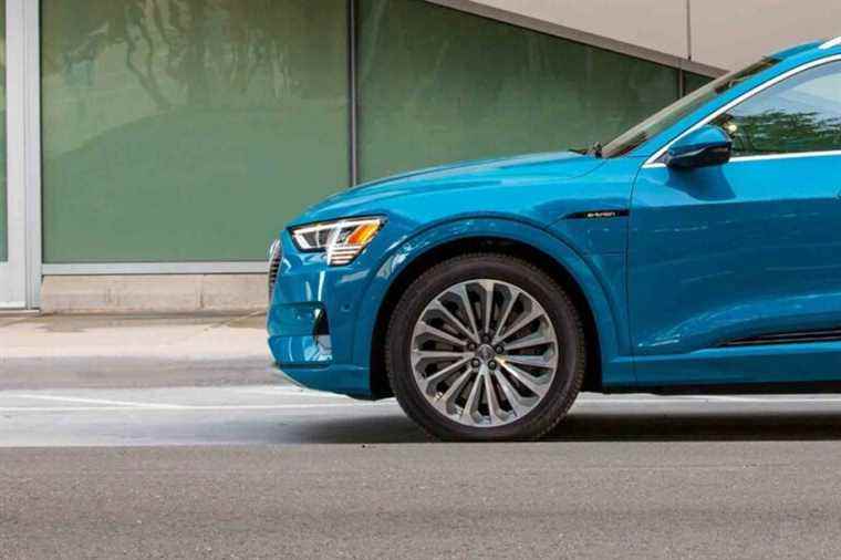 Test bench |  Competition from the BMW iX xDrive50