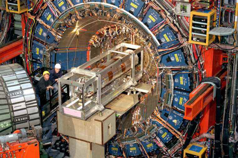 The W boson shakes the Standard Model of particle physics