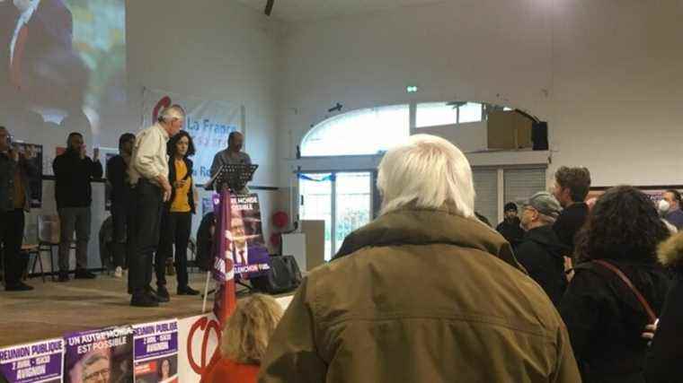 The militants of La France insoumise gather around Manon Aubry