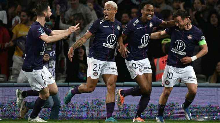 Toulouse back in Ligue 1 after victory over Niort