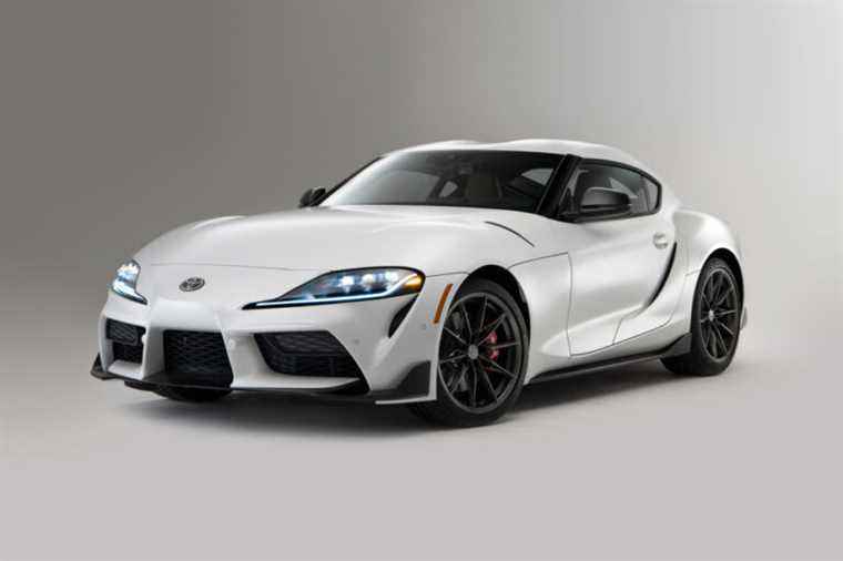 Toyota retouches its Supra and embarks the manual transmission for 2023