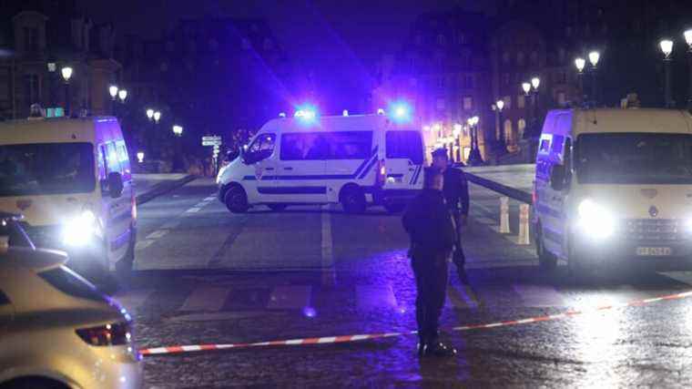 Two men shot dead by police on the Pont-Neuf, in Paris, after refusing to comply during a check