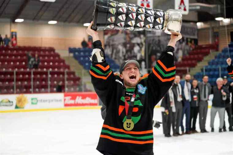 UQTR Patriots |  The story of the victorious kiss