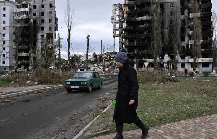 Ukraine continues evacuations of civilians in the East, calls for “weapons”