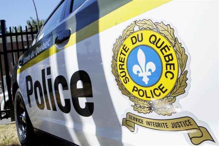 Upper Mauricie |  Man dies after tractor-trailer falls into river