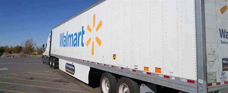 Walmart is raising the salaries of its truck drivers and will hire 5,000 this year