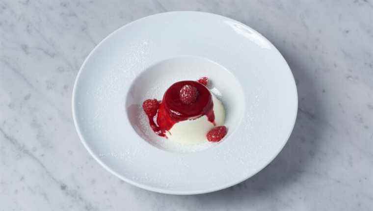 We cook the panna cotta with Jonathan Zydko