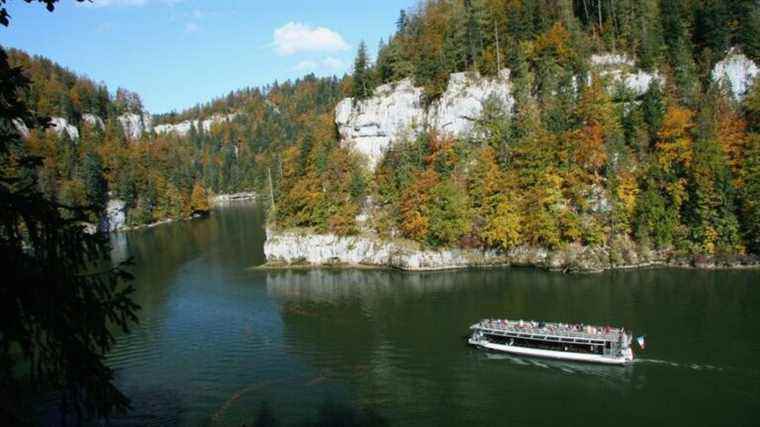 Win your sightseeing cruise aboard the Saut du Doubs boats in Villers le Lac