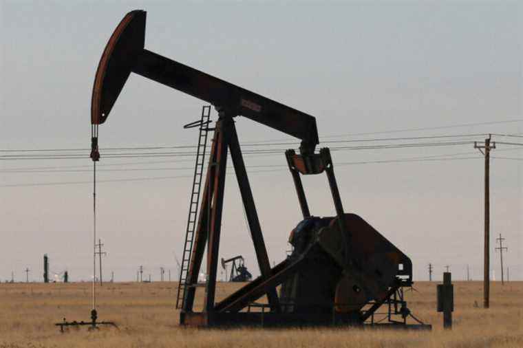 With market fearing economic slowdown, oil falls more than 5%