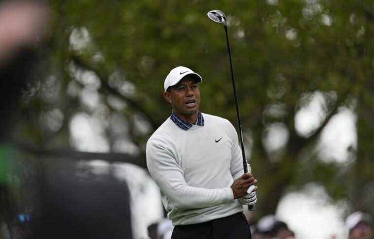 Woods collapses, Scheffler still leads