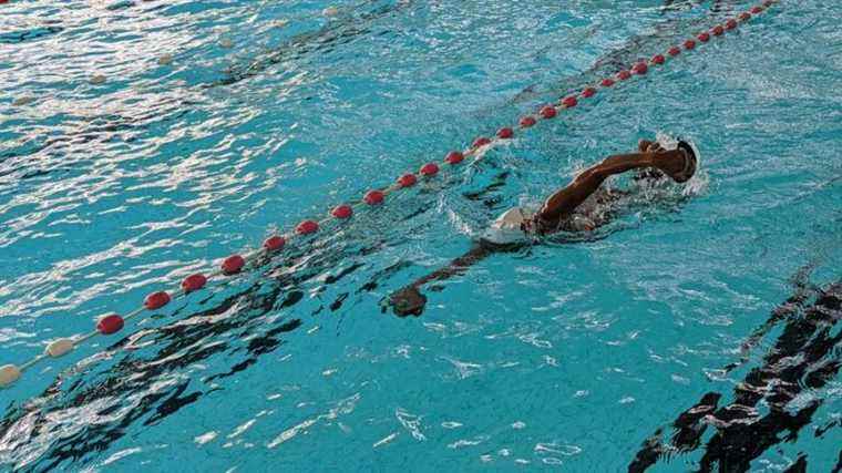 Young disabled swimmers from the Philippe Croizon Academy train in La Rochelle