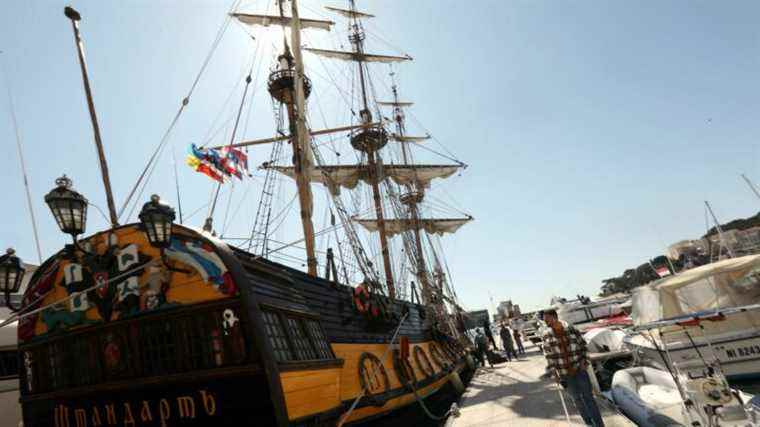 a Russian training ship unwanted in European ports, despite the anti-Putin stance of its captain