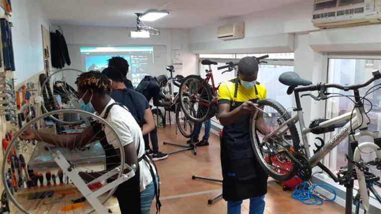 a bicycle repair workshop to integrate young people in Montpellier