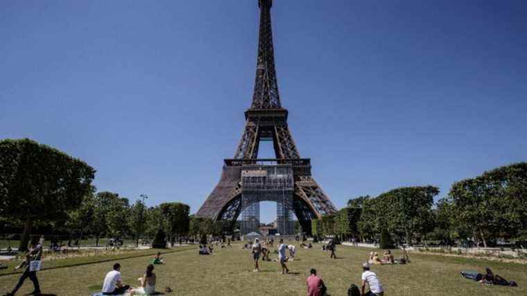 a security perimeter set up in Paris for Sunday’s election night