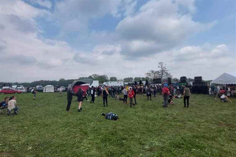 a wild rave party brings together 1,600 people in a field in Guémar