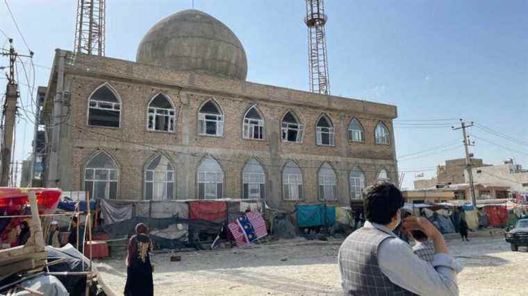 an explosion in a Shiite mosque kills at least 10