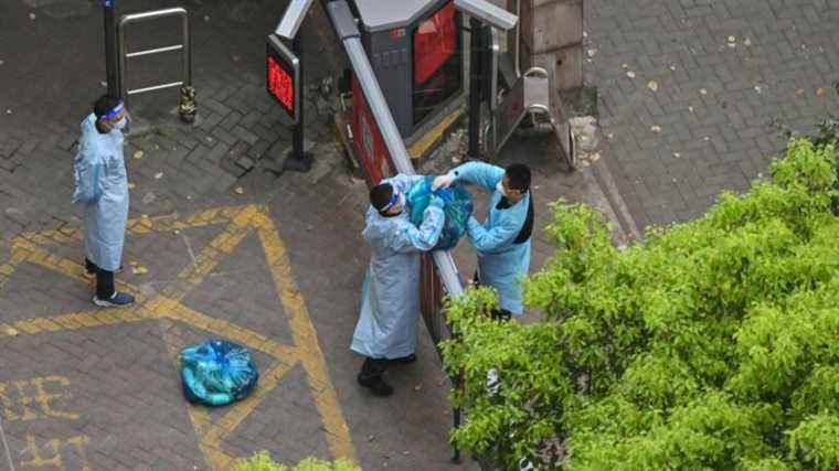 anti-lockdown protest mounts in Shanghai