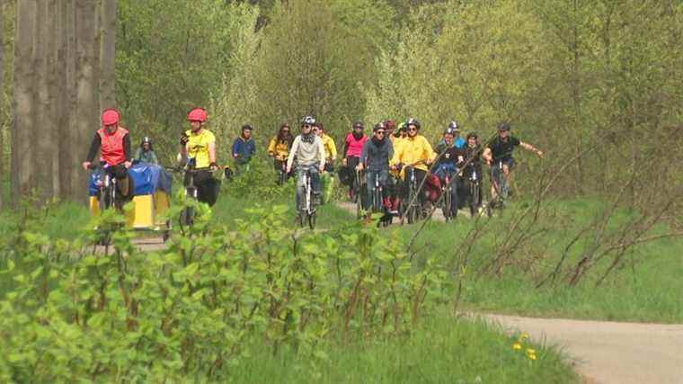 between Grenoble and Geneva, the crazy bicycle tour of a symphony orchestra