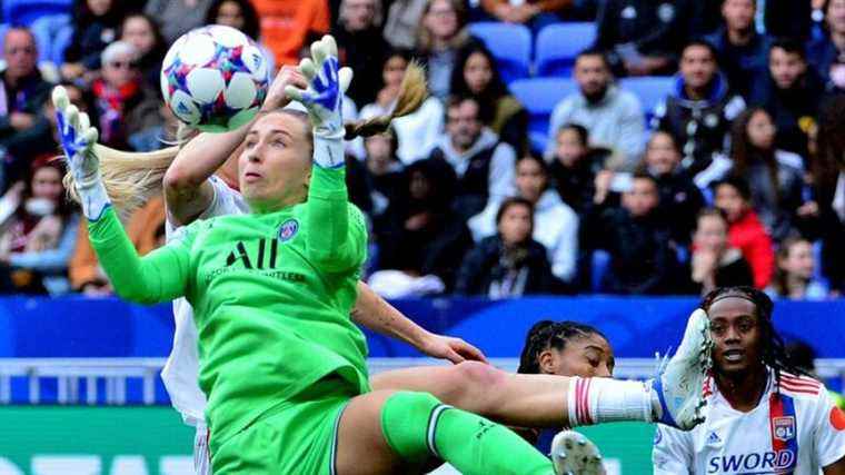 despite the mistakes of their goalkeeper, the PSG girls still alive against Lyon