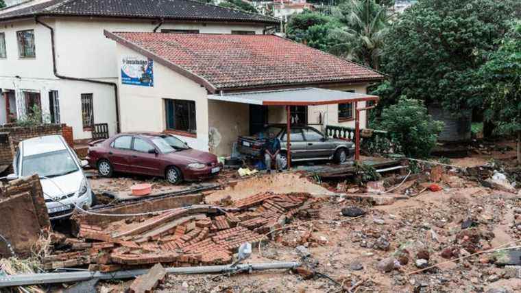 floods kill at least 59 in the east of the country