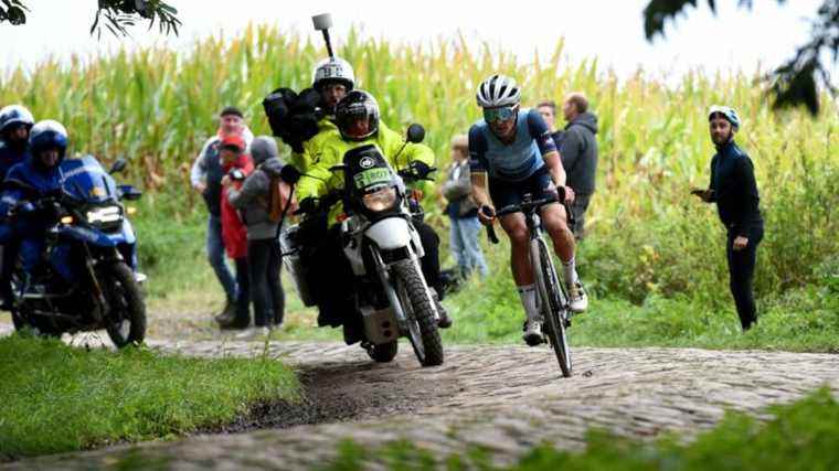 follow the 2nd women’s edition on the cobblestones of the North