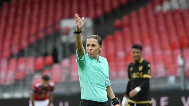 franceinfo junior.  Referee Stéphanie Frappart answers questions from children