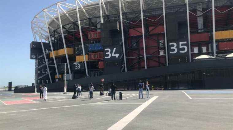 from the removable stadium to the air conditioning under each seat… The promised “neutral” carbon footprint seems quite utopian