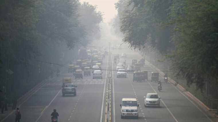 heavily polluted New Delhi wants to make more room for electric vehicles