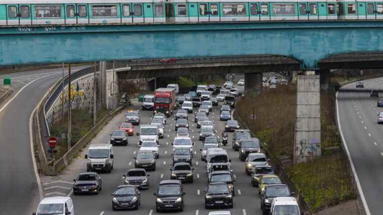 heavy traffic on Saturday in the direction of departures