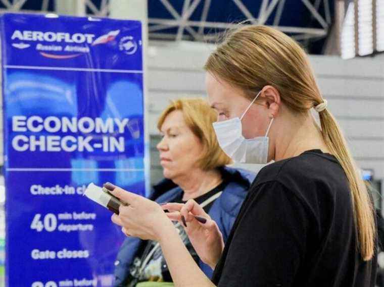 how many active French people still wear the mask at work?