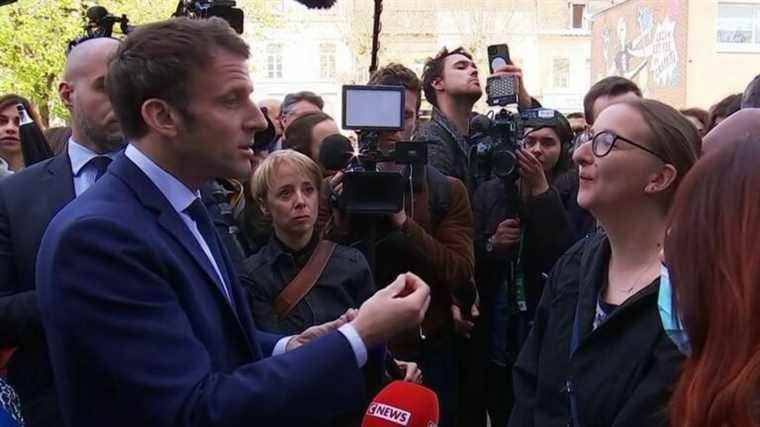 in Denain, Emmanuel Macron returns to contact with voters