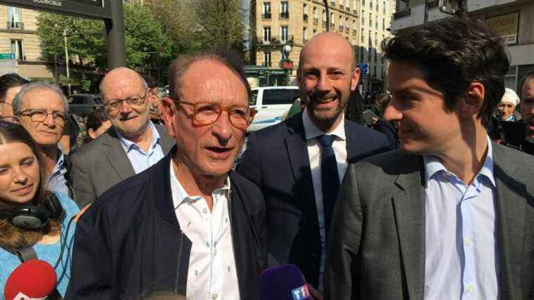 in Paris, Bertrand Delanoë is campaigning, leaflet in hand, for the outgoing president