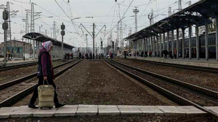 in Sloviansk, these volunteer civilians respond to the threat from Moscow