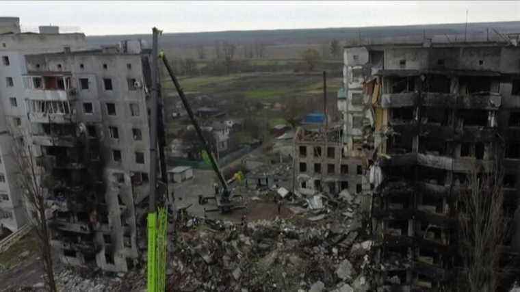 residents return to their ruined apartments