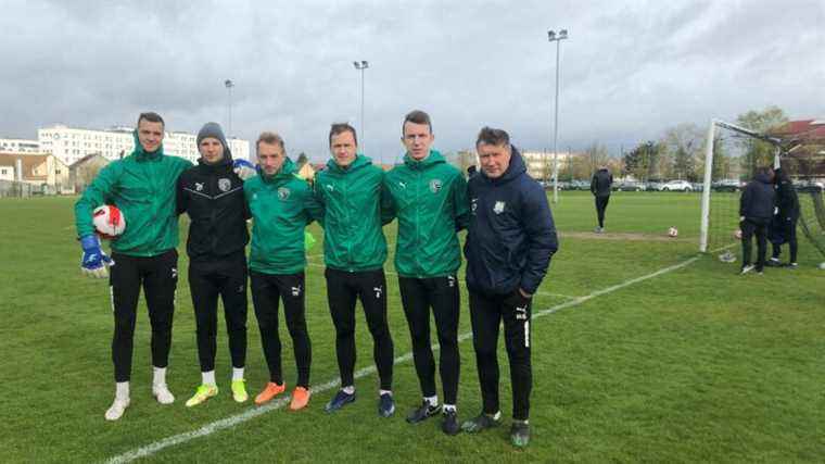 since the start of the war, Ukrainian players have been training with AS Poissy players