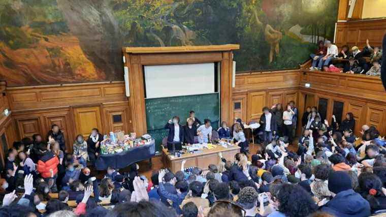 students occupy La Sorbonne University to denounce the “horrible” choice between Macron and Le Pen