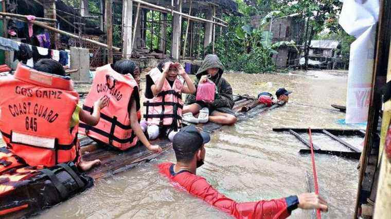 the Megi storm kills at least 42, the search suspended