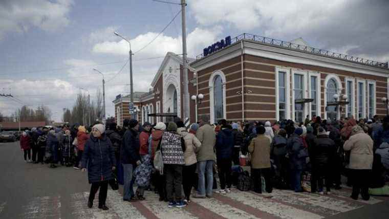 the authorities evacuate civilians in the east of the country, for fear of a new Russian offensive